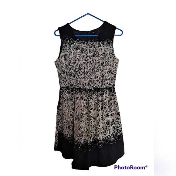 Zuiki black and white dress from Italy - Picture 2 of 8